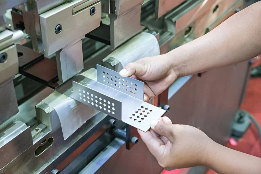 3.2 Bending Worker At Manufacture Workshop Operating Cidan Folding Machine