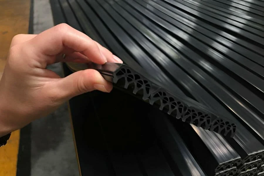 3.3 Checking The Profile Cross Section Of Extruded Rubber
