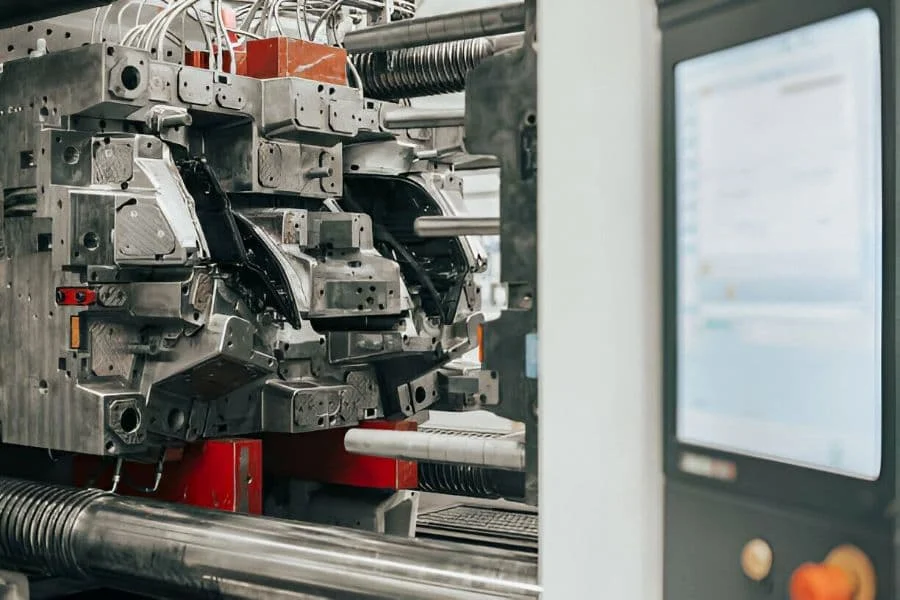 5.2 Injection Huge Injection Molding Machine Without Fixture Ready For The Plastic Articles By Injecting Heated Material Into Mold